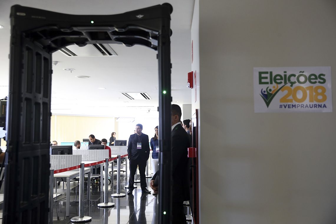 José Cruz/Agência Brasil Brasília - O presidente do TSE, Gilmar Mendes apresenta o relatório parcial do teste de segurança do Sistema Eletrônico de Votação (José Cruz/Agência Brasil)