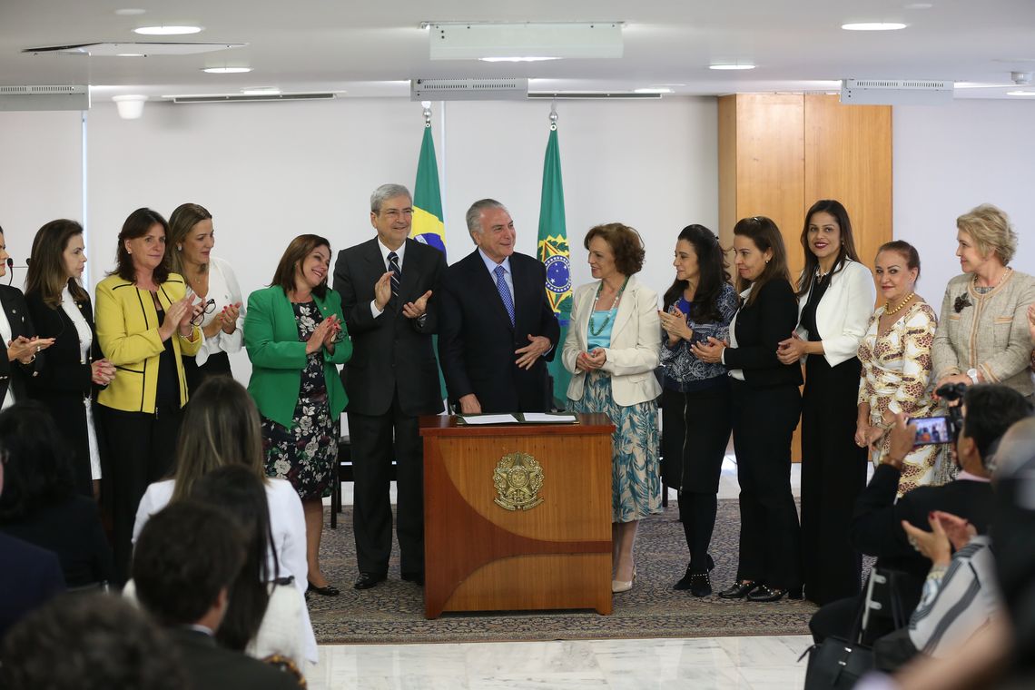 Valter Campanato/Agência Brasil Brasília - O presidente Michel Temer participa da cerimônia de assinatura do decreto de criação da Rede Brasil Mulher (Valter Campanato/Agência Brasil)