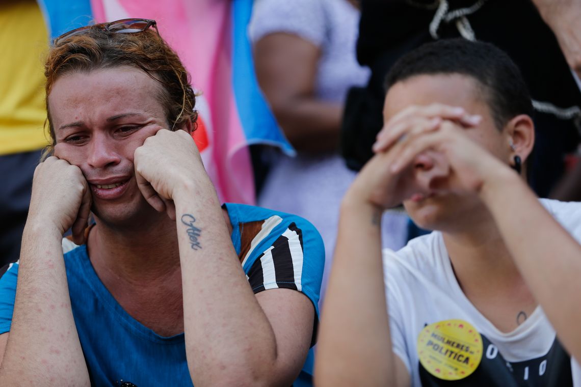 Fernando Frazão/Agência Brasil Rio de Janeiro - O corpo da vereadora Marielle Franco e do motorista Anderson Gomes chegam à Câmara Municipal, no centro do Rio, onde ocorre o velório (Fernando Frazão/Agência Brasil)