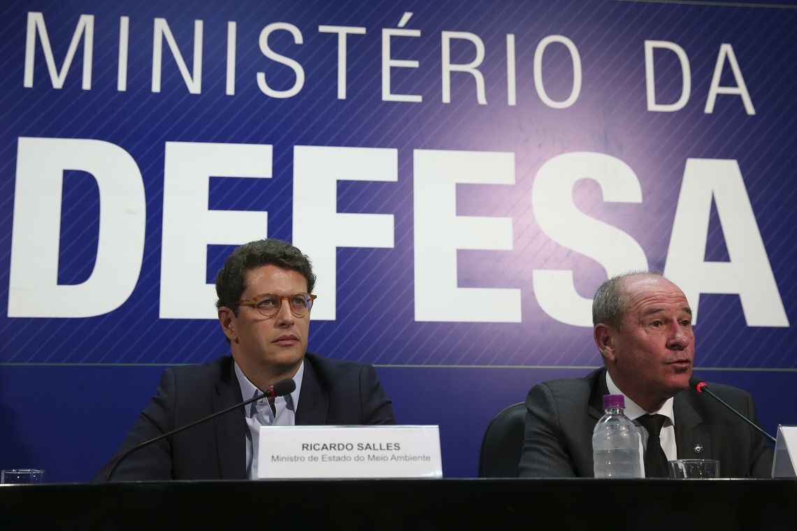 Antonio Cruz/Agência Brasil Os Ministros do Meio Ambiente, Ricardo Salles e da Defesa, Fernando Azevedo,falam á imprensa, após reunião com os integrantes do Centro de Operações Conjuntas.