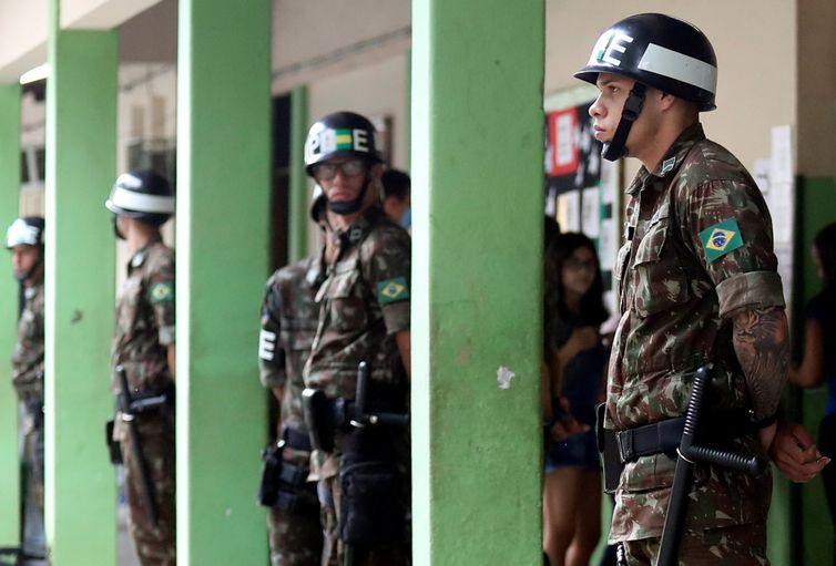 Reuters/Ricardo Moraes/ Direitos Reservados/Agência Brasil Soldados, Escola, Bolsonaro
October 28, 2018. REUTERS