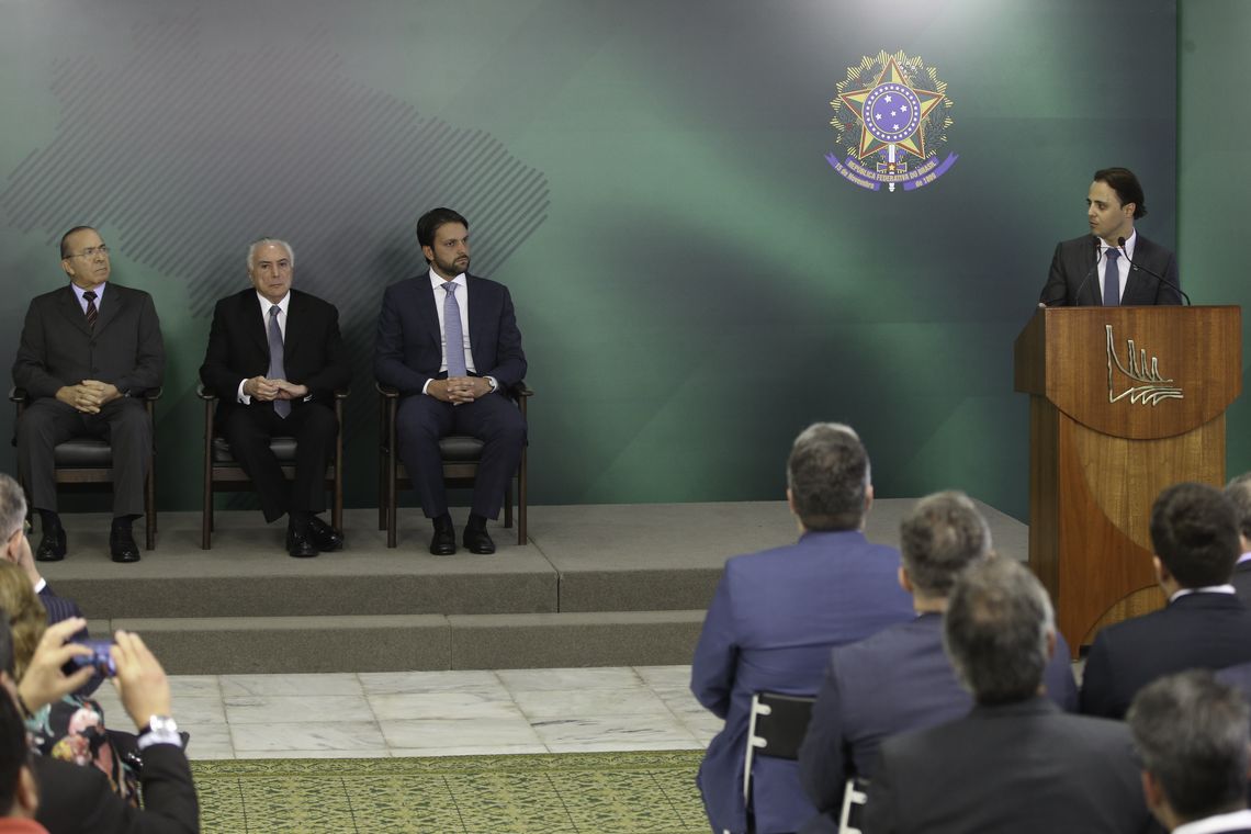 Fabio Rodrigues Pozzebom/Agência Brasil/Agência Brasil O ministro da Casa Civil, Elizeu Padilha, o presidente Temer, ministro das Cidades, Alexandre Baldi e o piloto Felipe Massa durante cerimônia de 20 Anos do Código de Trânsito Brasileiro e da Década de Ações para Segurança no Trânsito.