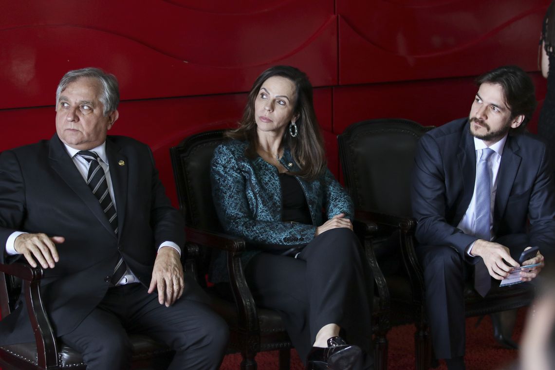 Fabio Rodrigues Pozzebom/Agência Brasil O senador Izalci Lucas,os deputados Professora Dorinha e Pedro Cunha Lima, participam do Dia de Mobilização pela Educação - #EducaçãoNaFrente no Salão Nobre do Senado Federal