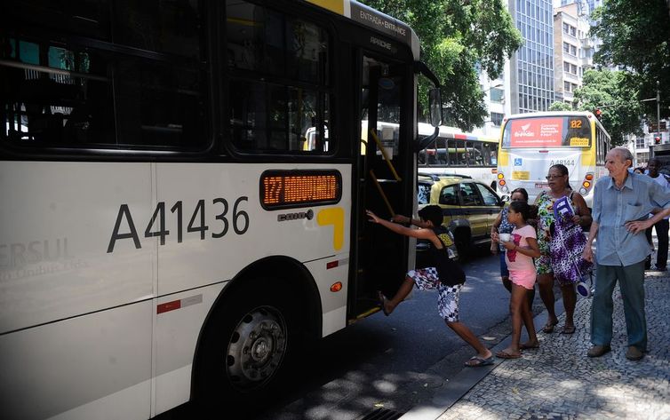Greve nacional dos caminhoneiros está afetando diretamente o abastecimento de óleo diesel dos ônibus no Rio de Janeiro
