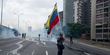 Sobe para 92 número de mortos em protestos contra Maduro