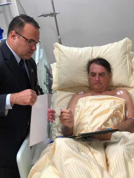 Internado h quatro dias no Hospital Israelita Albert Einstein, capital paulista, o presidente Jair Bolsonaro mantm boa evoluo clnica, sem febre ou outros sinais de infeco, segundo boletim mdico divulgado hoje (31)