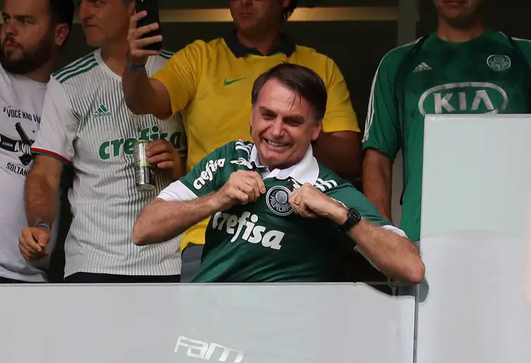 - Bolsonaro é saudado pela torcida do Palmeiras no Allianz Parque strong /strong strong Paulo Whitaker/Reuters/Direitos reservados /strong