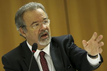 O ministro da Segurança Pública, Raul Jungmann, e o representante da UNODC no Brasil, Rafael Franzini, assinam protocolo de intenções para criação do Centro Internacional para Segurança Pública no Brasil.