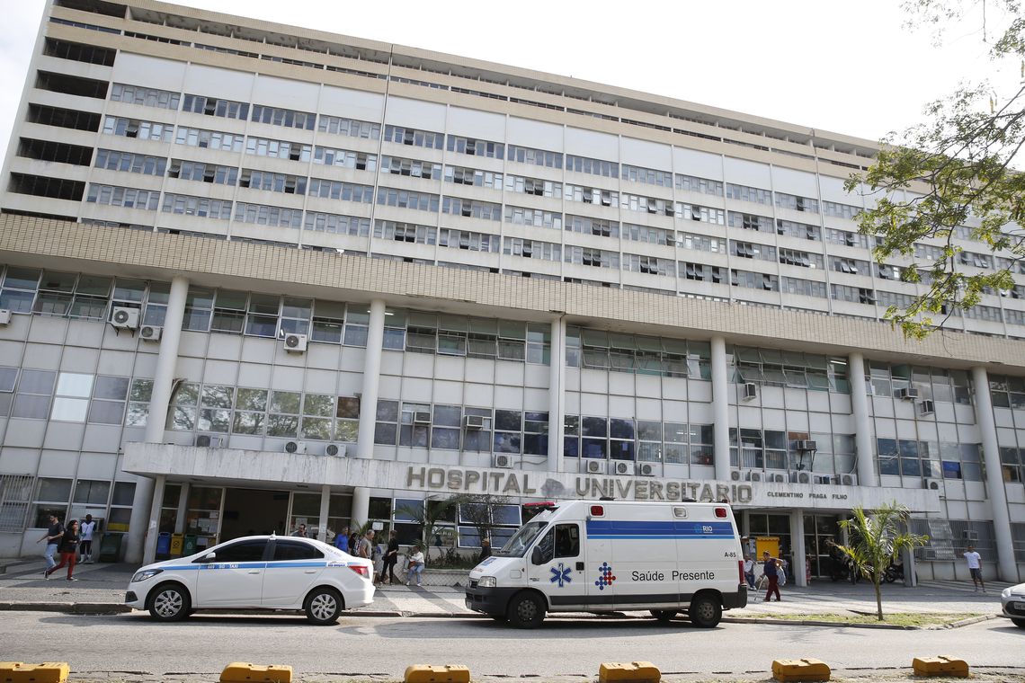 Tomaz Silva/Agência Brasil Fachada do Hopital Universitário Clementino Fraga Filho, no Fundão, local de atendimento aos três feridos na explosão em laboratório da Coppe/UFRJ.