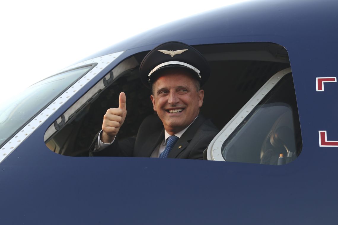 Valter Campanato/Agência Brasil O ministro da Casa Civil, Onyx Lorenzoni, participa do evento de apresentação do jato Embraer 195-E2,a maior e mais moderna aeronave comercial já produzida no Brasil, adquirida pela Azul Linhas Aéreas