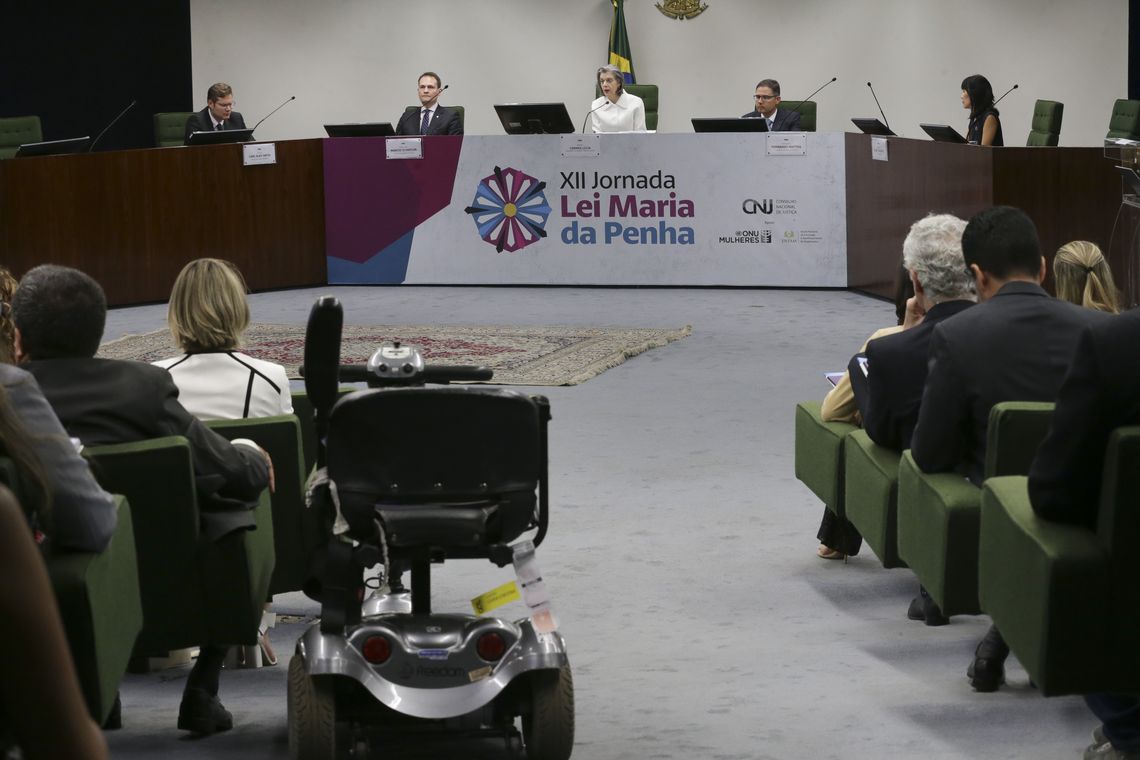 Antonio Cruz/Agência Brasil A presidente do Conselho Nacional da Justiça (CNJ) e do Supremo Tribunal Federal (STF), ministra Cármen Lúcia, faz palestra na 12ª Jornada Lei Maria da Penha, no STF.