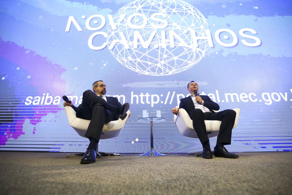 Marcelo Camargo/Agência Brasil O ministro da Educação, Abraham Weintraub, e o secretário de Educação Profissional e Tecnológica, Ariosto Culau, durante lançamento do Programa Novos Caminhos.