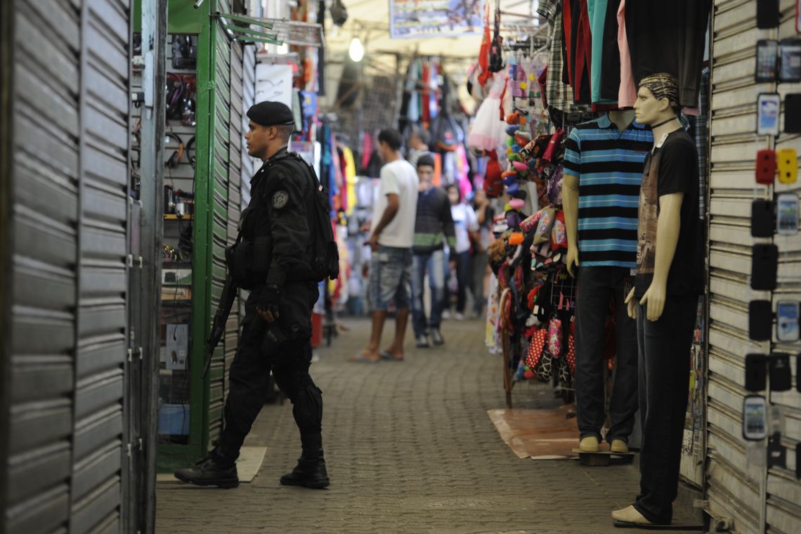 Tânia Rêgo; Agencia Brasil Rio de Janeiro - Policiais do Batalhão de Operações Especiais, do Batalhão de Polícia de Choque e UPPs reforçam o policiamento na comunidade da Rocinha.