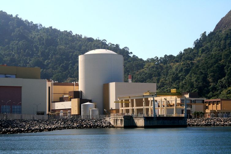 Angra 1, situada no município de Angra dos Reis, Rio de Janeiro.