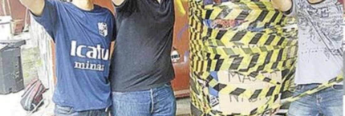 Estudantes fazem saudação nazista em trote na Faculdade de Direito da UFMG Estudantes fazem saudação nazista em trote na Faculdade de Direito da UFMG