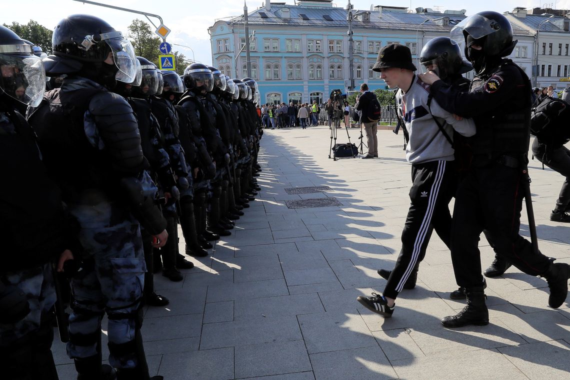 Law enforcement officers detain a participant in a rally calling for opposition candidates to be registered for elections to Moscow City Duma, the capital's regional parliament, in Moscow, Russia August 3, 2019. REUTERS/Tatyana Makeyeva