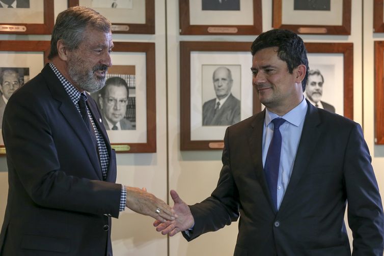 O atual ministro da JustiÃ§a, Torquato Jardim, e o futuro ministro da pasta, juiz federal SÃ©rgio Moro, durante coletiva de imprensa apÃ³s reuniÃ£o.