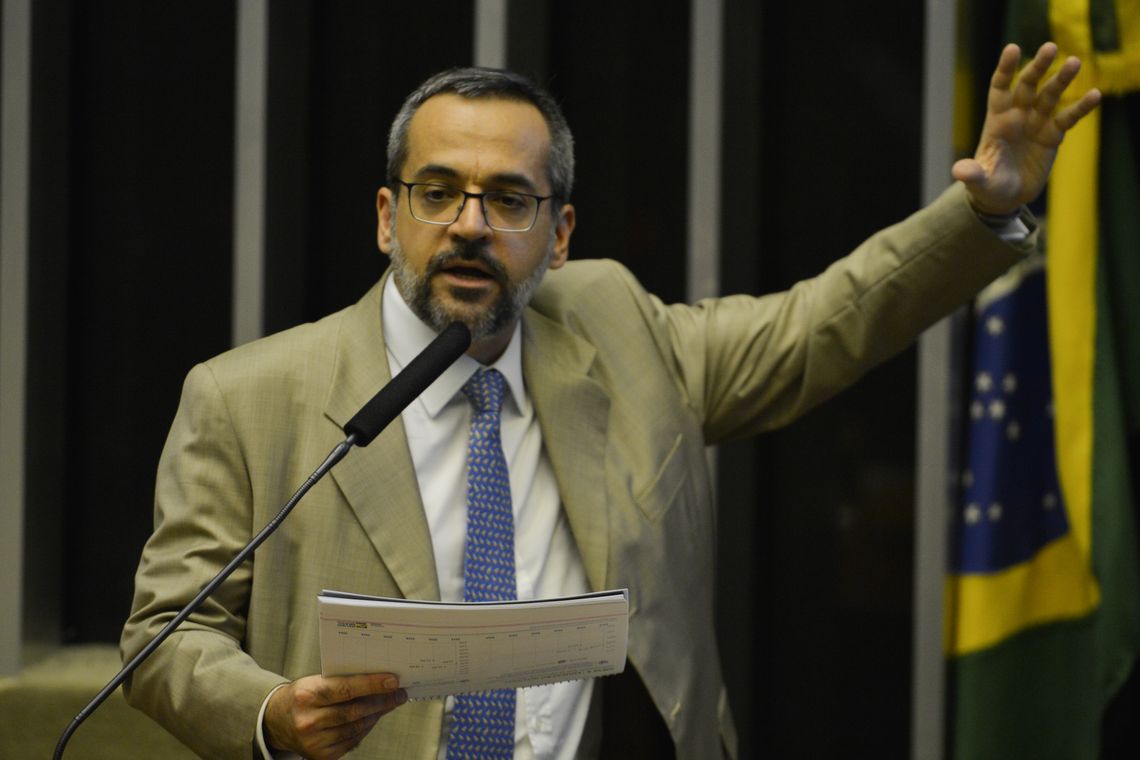 Fabio Rodrigues Pozzebom/Agência Brasil O ministro da Educação, Abraham Weintraub, na Câmara dos Deputados para detalhar como será feito o bloqueio de verbas de universidades públicas e institutos federais. O ministro foi convocado para falar sobre bloqueio de recursos.