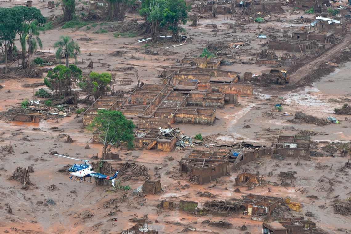 07 13:46:37 Mariana (MG) - Área afetada pelo rompimento de barragem no distrito de Bento Rodrigues, zona rural de Mariana, em Minas Gerais (Antonio Cruz/Agência Brasil)