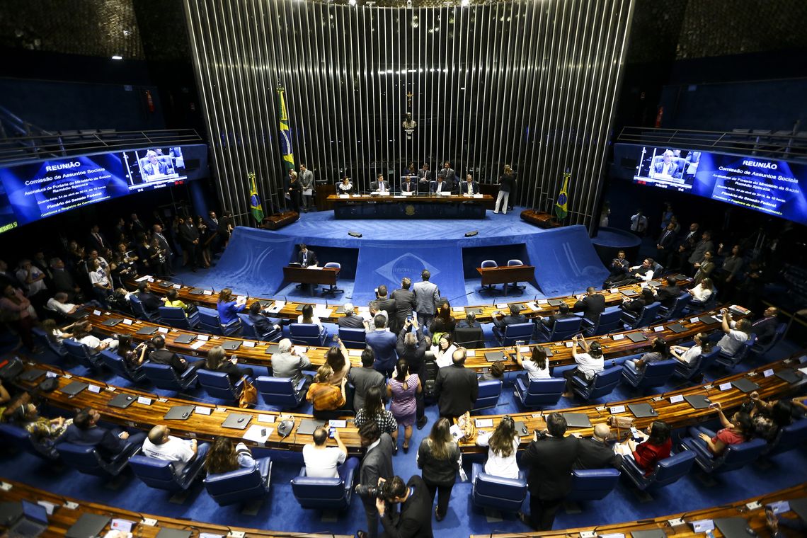 Marcelo Camargo/Agência Brasil Cerimônia de assinatura da portaria de incorporação do medicamento Nusinersena (Spinraza) na Relação Nacional de Medicamentos Essenciais (Rename) para pessoas com Atrofia Muscular Espinhal (AME), no Senado.