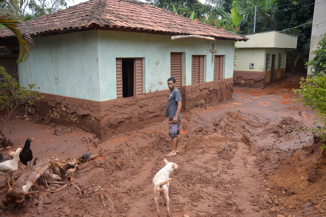 Antonio Cruz/ Agência Brasil Barra Longa(MG) - A cidade de Barra Longa/MG, atingida pela enxurrada de lama tóxica proveniente do rompimento da barrragem tenta se recuperar dos transtornos causados pelo incidente (Antonio Cruz/Agência Brasil)