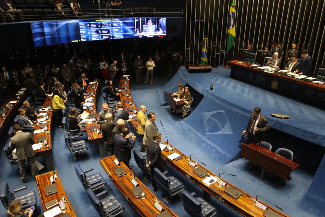 PlenÃ¡rio do Senado aprova MP que autoriza a participaÃ§Ã£o de atÃ© 100% de capital estrangeiro em companhias aÃ©reas brasileiras..