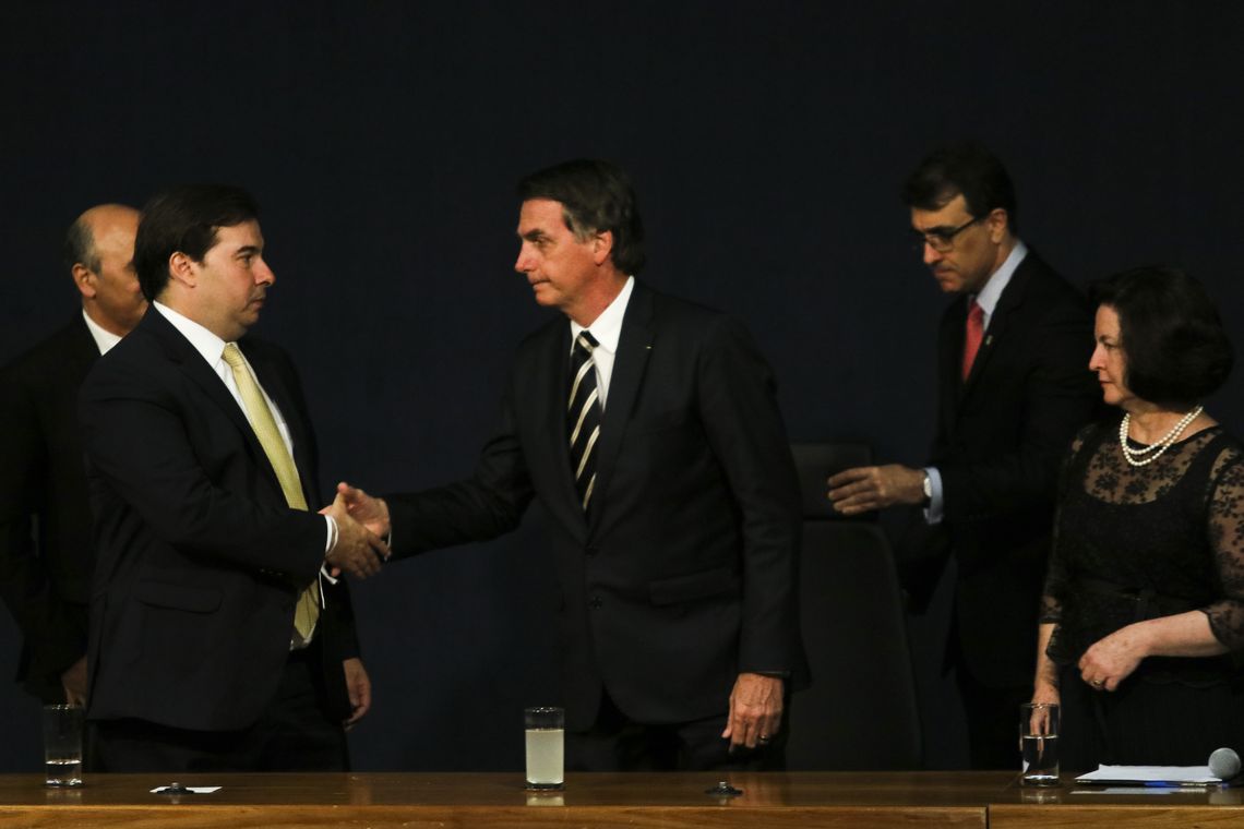 Wilson Dias/Agência Brasil Os presidentes da Câmara, Rodrigo Maia, da república, Jair Bolsonaro, e a procuradora Geral da República, Raquel Dodge, participam da cerimônia de posse dos novos procuradores da república, aprovados no último concurso público para