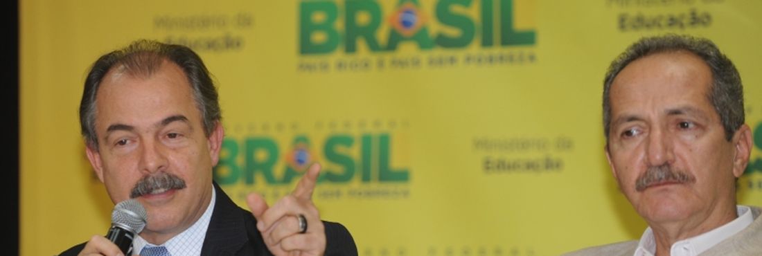 Os ministros da Educação, Aloizio Mercadante, e do Esporte, Aldo Rebelo, durante lançamento do Programa Atleta na Escola Os ministros da Educação, Aloizio Mercadante, e do Esporte, Aldo Rebelo, durante lançamento do Programa Atleta na Escola