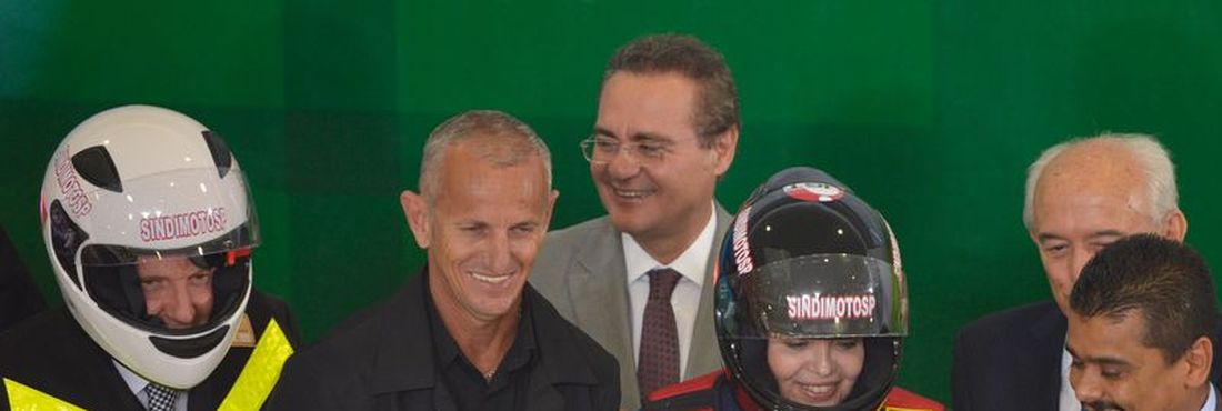 Dilma sanciona lei que garante benefícios a motociclistas Dilma sanciona lei que garante benefícios a motociclistas