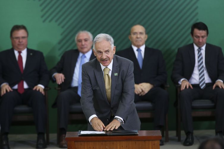 O novo presidente da Embrapa, Sebastião Barbosa, toma posse no Palácio do Planalto.