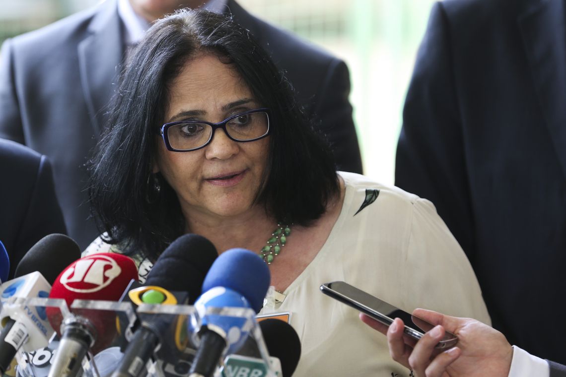Futura ministra da Mulher, Família e Direitos Humanos, Damares Alves, fala à imprensa no CCBB. Ela também ficará responsável pela Funai.