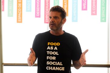 O empreendedor social David Hertz, fala durante evento na Gastromotiva, no centro do Rio de Janeiro