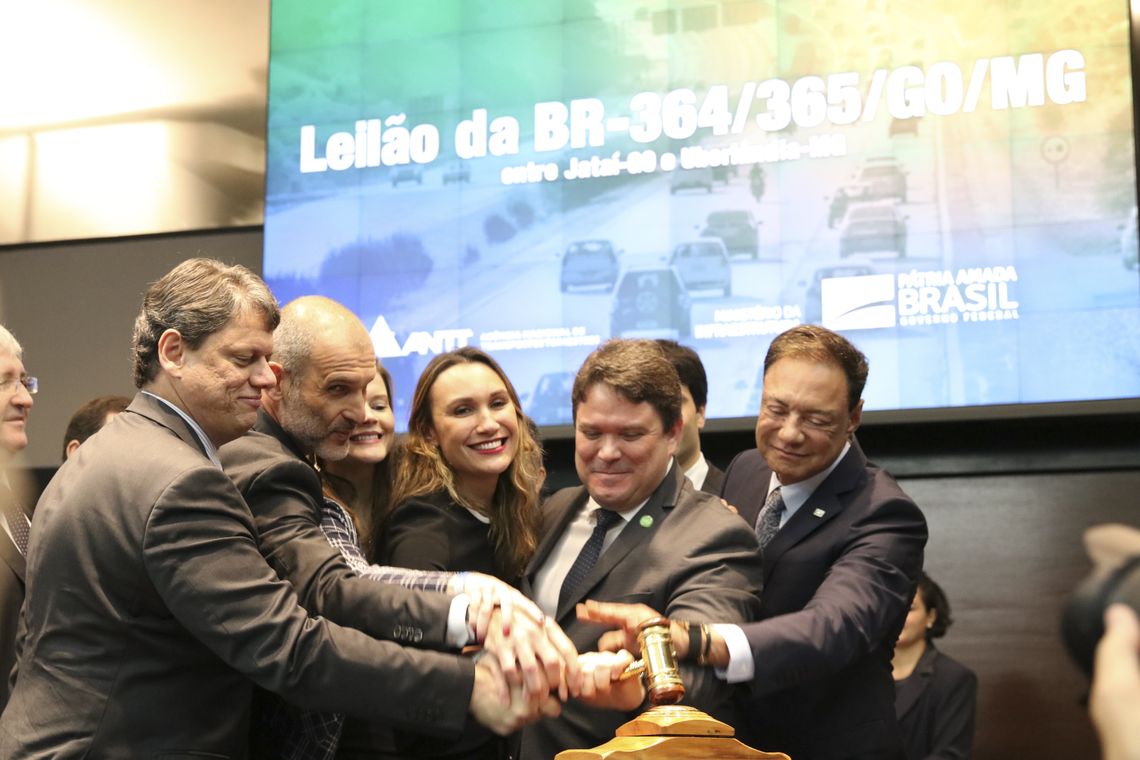 O ministro da Infraestrutura, Tarcisio de Freitas, participa de leilao de concessao da rodovia BR-364/365, que liga o Estado de Minas Gerais e o Estado de Goias, na B3, em Sao Paulo.