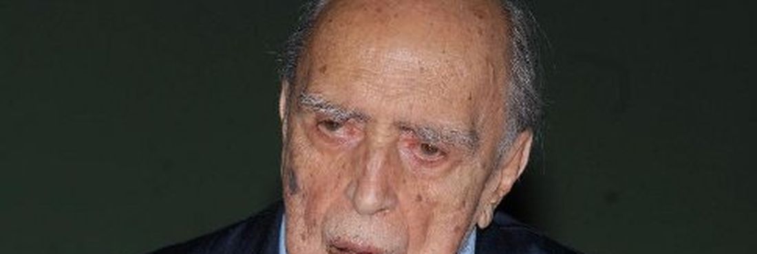 Estado de Niemeyer se agrava com novo episódio de hemorragia Oscar Niemeyer