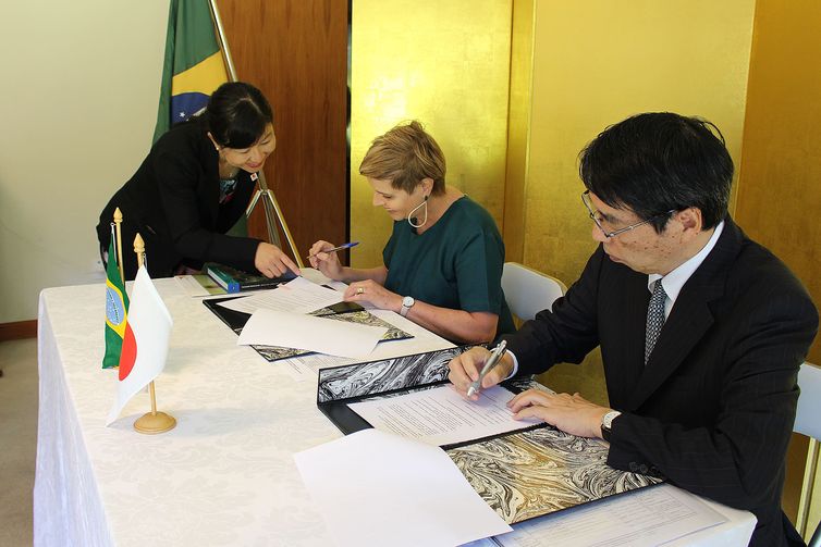 A Embaixada do JapÃ£o no Brasil assinou um termo de doaÃ§Ã£o de US$ 42,9 mil para o atendimento de refugiados venezuelanos em Boa Vista. 