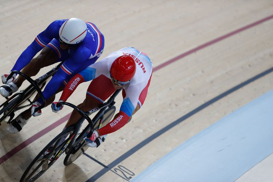 Fernando Frazão/Agência Brasil Rio de Janeiro - O russo Denis Dmitriev e o francês Gregory Bauge nas quartas-de-final sprint de ciclismo no Velódromo dos Jogos Rio 2016, no Parque Olímpico. (Fernando Frazão/Agência Brasil)