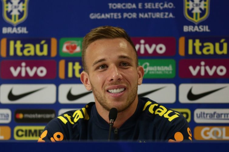 Arthur tem se destacado por um futebol marcado pela qualidade no passe de bolas