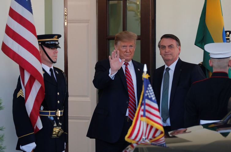 O presidente dos EUA, Donald Trump, recebe o presidente do Brasil, Jair Bolsonaro, na Casa Branca, em Washington (EUA).