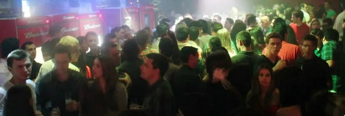 Boate Kiss A Defesa Civil estima, em informações preliminares, que há também cerca de 200 feridos. O número de pessoas que estava dentro da boate não foi divulgado