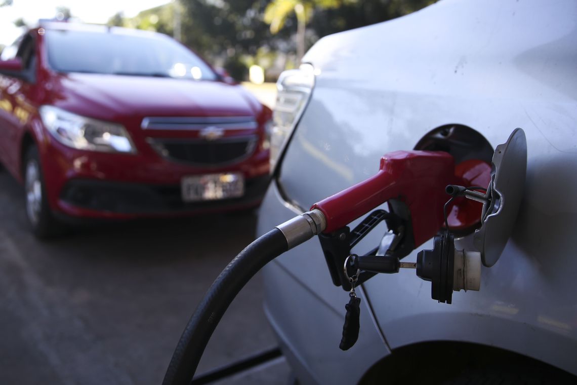Posto de combustÃveis do DF vende gasolina com desconto no Dia de Liberdade de Impostos.