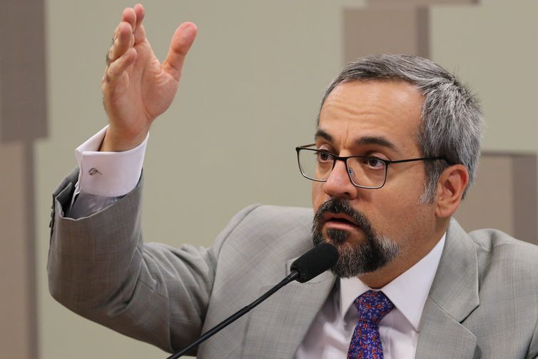 Fabio Rodrigues Pozzebom/Agência Brasil O ministro da Educação, Abraham Weintraub, participa da reunião da comissão mista, que analisa a MP 890/19, que cria o programa Médicos pelo Brasil em substituição ao antigo programa Mais Médicos