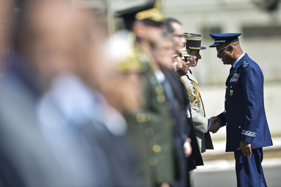 Marcelo Camargo/Agência Brasil A Força Aérea Brasileira (FAB) realiza evento comemorativo dos 146 anos de nascimento de Alberto Santos-Dumont, Patrono da Aeronáutica e Pai da Aviação.