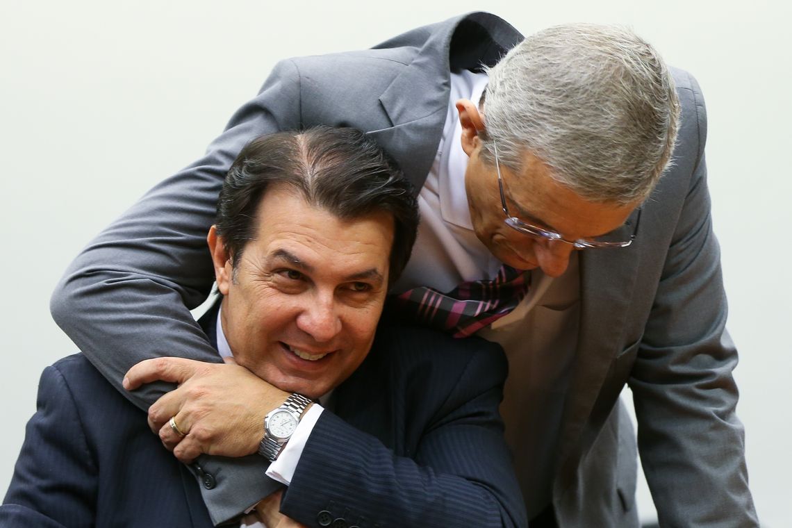 Marcelo Camargo/Agência Brasil Brasília - Os deputados Arthur Maia e Darcísio Perondi durante sessão da Comissão Especial que analisa a proposta de emenda à Constituição (PEC) da reforma da Previdência (PEC 287/16) para a leitura do parecer do relator sobre o assunto