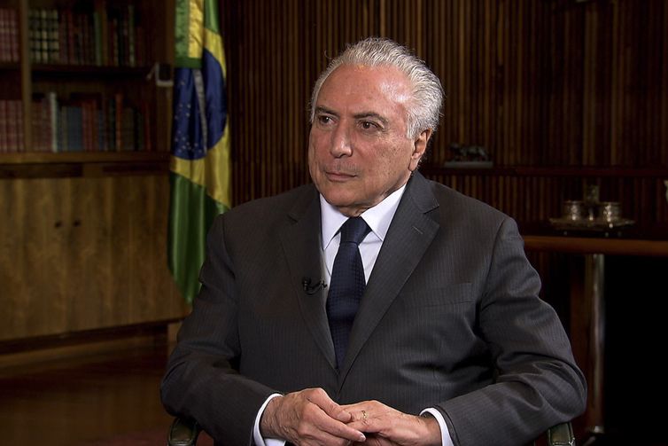 O presidente Michel Temer concede entrevista à jornalista Roseann Kennedy, da TV Brasil.