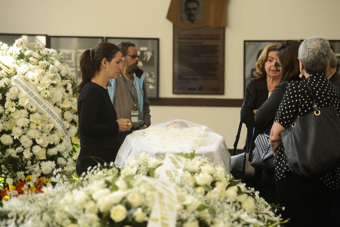 Tomaz Silva/Agência Brasil Familiares e amigos se despedem do jornalista Paulo Henrique Amorim, corpo é velado na Associação Brasileira de Imprensa (ABI), no centro do Rio.