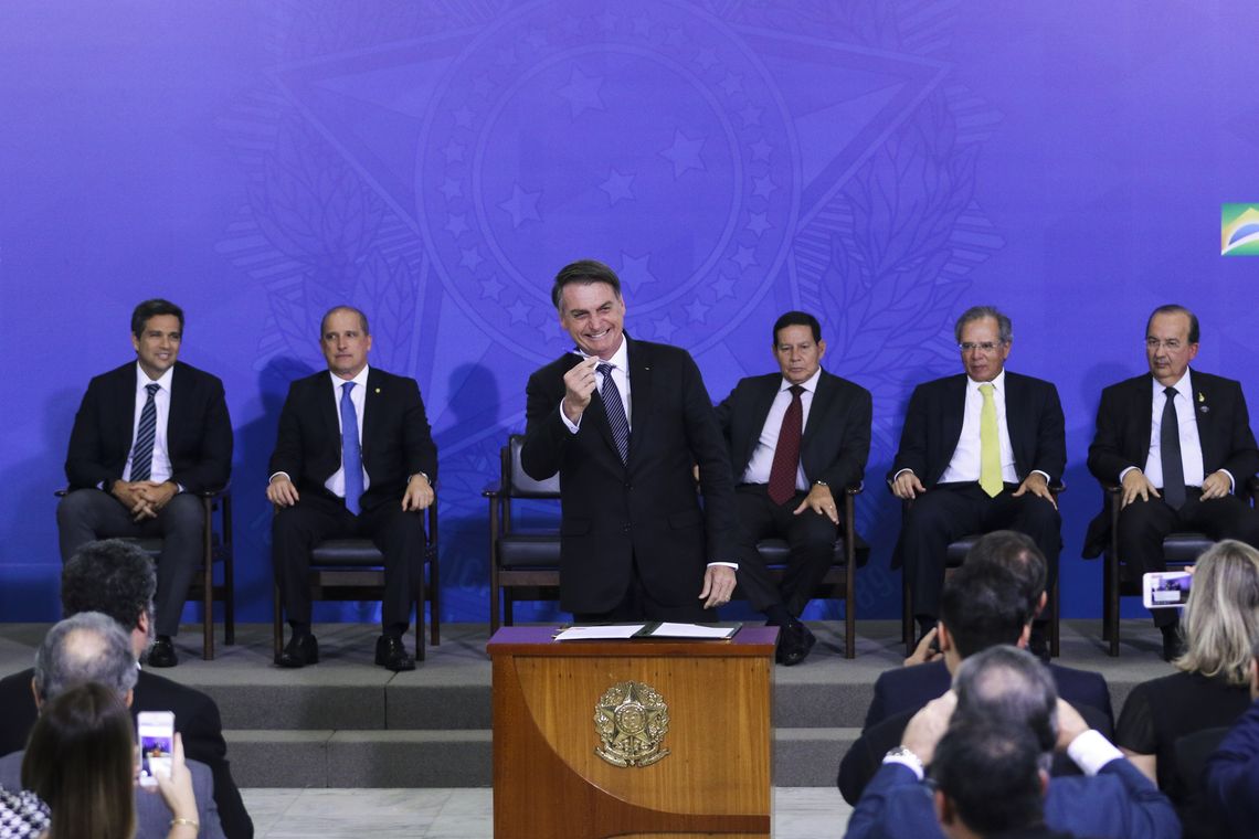 O presidente Jair Bolsonaro sanciona a Lei Complementar 420, que cria a Empresa Simples de Crédito (ESC), em cerimônia no Palácio do Planalto.