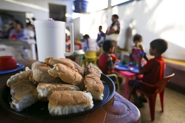 Paróquia de Pacaraima oferece café da manhã para imigrantes venezuelanos diariamente.