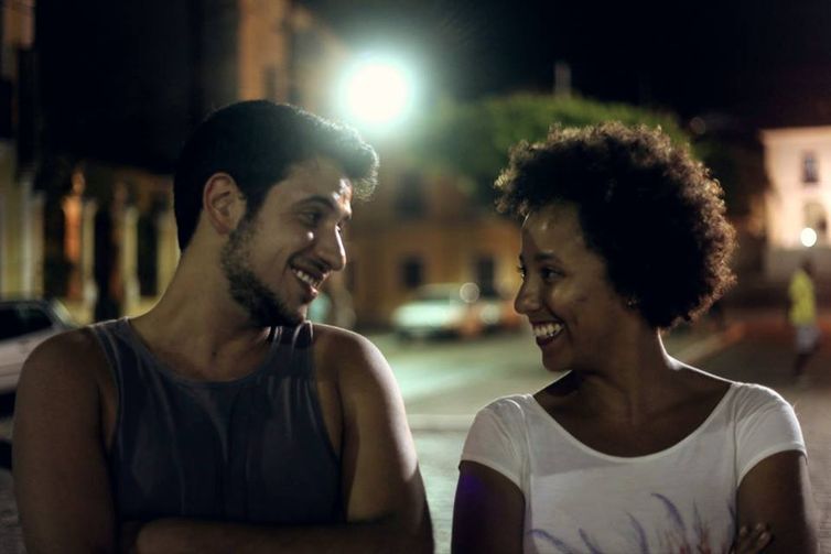 - Os diretores de cinema Ary Rosa e Glenda Nicácio - strong Divulgação Festival de Brasília do Cinema Brasileiro /strong
