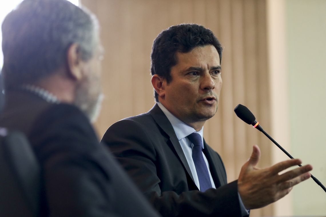 Fabio Rodrigues Pozzebom/Agência Brasil O atual ministro da Justiça, Torquato Jardim, e o futuro ministro da pasta, juiz federal Sérgio Moro, durante coletiva de imprensa após reunião.
