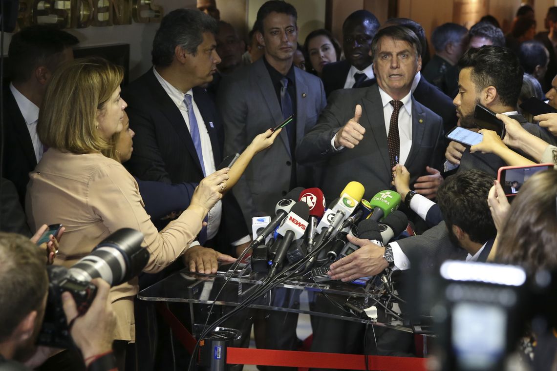 Valter Campanato/Agência Brasil O presidente eleito Jair Bolsonaro fala à imprensa após encontro com o presidente do Superior Tribunal Militar (STM), José Coelho Ferreira, no STM, em Brasília.